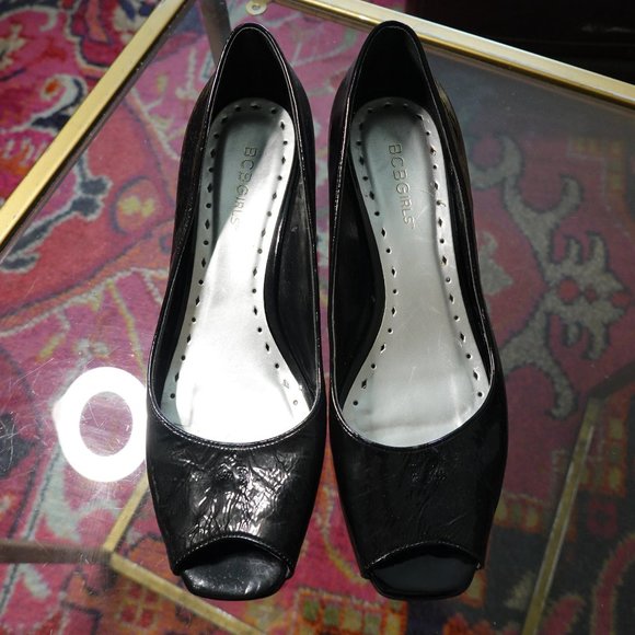 (NWOB) BCBG Black Patent Leather Peep Toe Wedge Heels SIZE 8.5B - Picture 4 of 16